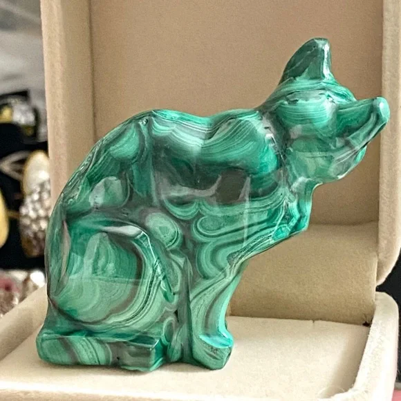 Natural Green Malachite Hand Carved Cat Gemstone Decor - Picture 5 of 8